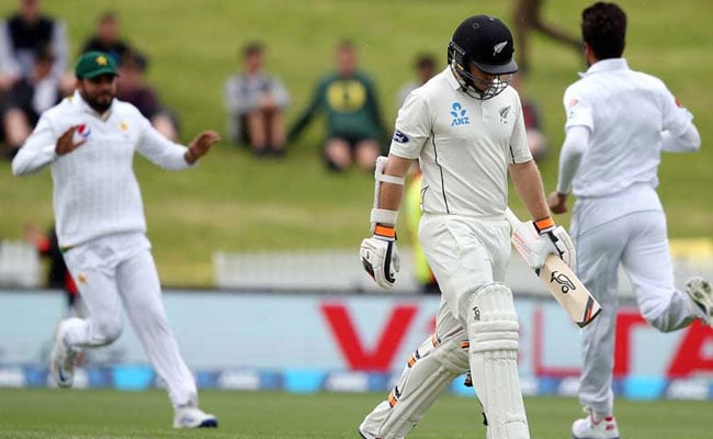 PAKvsNZ दूसरा टेस्‍ट:  बारिश से पहले पाक ने दिए न्यूजीलैंड टीम को दो झटके