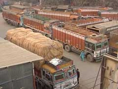 नोटबंदी से देश में 40 फीसद ट्रकों के पहिये थमे : संगठन