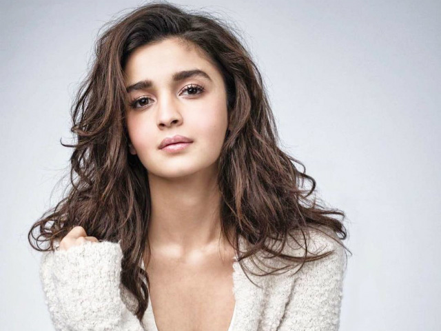 <I>Dear Zindagi</i>, Alia Bhatt's Holiday Pics Are Making Us Jealous. What To Do?