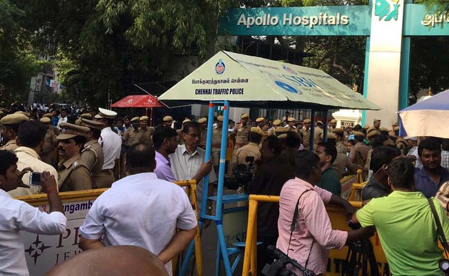 जयललिता के इलाज के लिए दिल्ली के एम्स से भेजे गए चार डॉक्टर : 10 ताजातरीन अपडेट