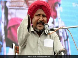 एक ही मंच पर 'आप' के सदस्य बने दिव्यांग दलित नेता और उनके हाथ-पैर काटने वाला अपराधी एक ही मंच पर 'आप' के सदस्य बने दिव्यांग दलित नेता और उनके हाथ-पैर काटने वाला अपराधी