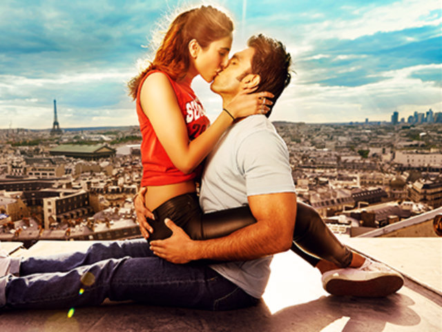 <I>Befikre</i> Preview: Ranveer Singh, Vaani Kapoor's Extended French Kiss