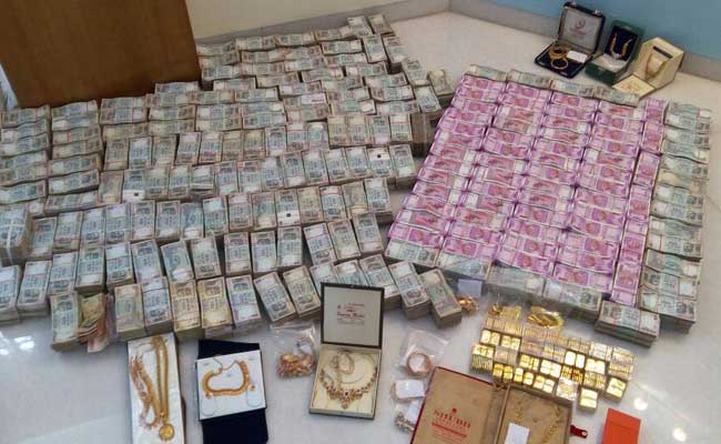 Rs 5.7 Crore New Notes, 32 Kg Of Gold Found In Hawala Dealer's Bathroom Safe