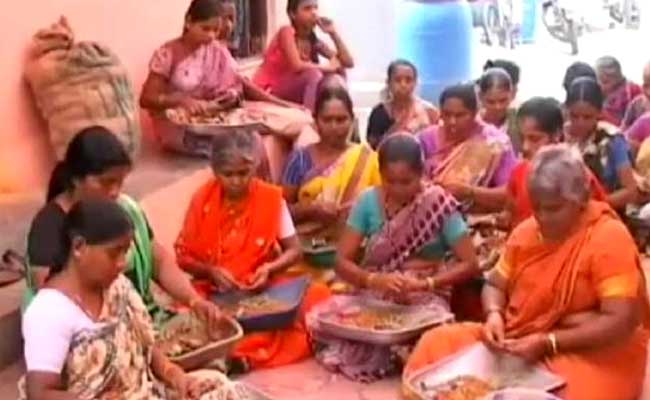 बीड़ी उद्योग के मजदूरों को दूसरे काम में नियोजित के लिए केरल सरकार ने जारी की मदद