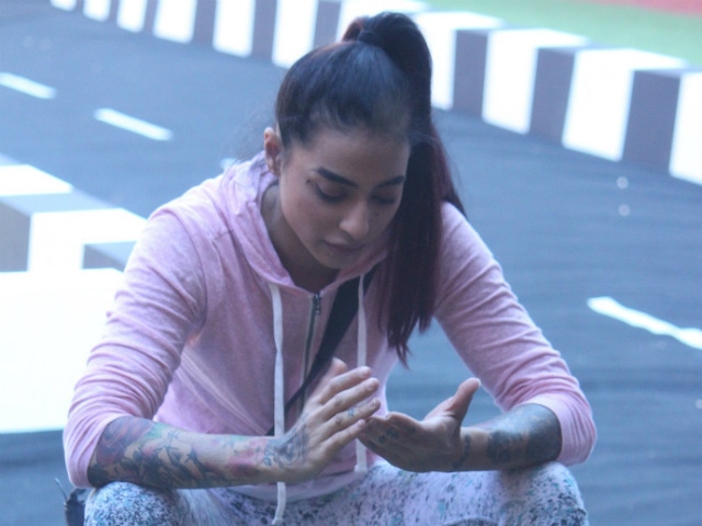 <I>Bigg Boss 10</i>, December 7: Is VJ Bani Too Demanding A Friend?