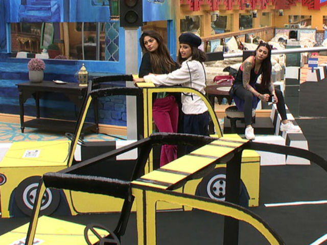 <I>Bigg Boss 10</i>, December 6: Priyanka Jagga Tries To Stop Traffic