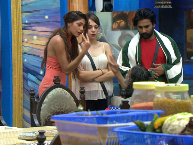 <I>Bigg Boss 10</i>, December 2: Swami Om, Beware of Lopamudra