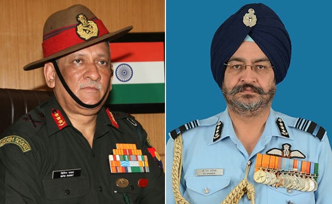 जनरल विपिन रावत ने थल सेना प्रमुख का और एयर चीफ मार्शल बीएस धनोवा ने वायुसेना प्रमुख का कार्यभार संभाला