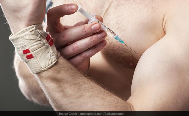 Injured Bodybuilder Injects Coconut Oil Into His Arm To Maintain Muscle Definition