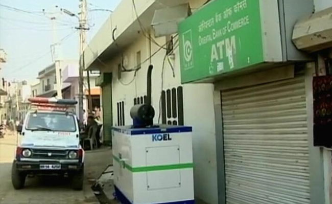 कैश की किल्लत : हरियाणा के जींद के एक गांव में बैंक कर्मियों को लोगों ने बंधक बनाया