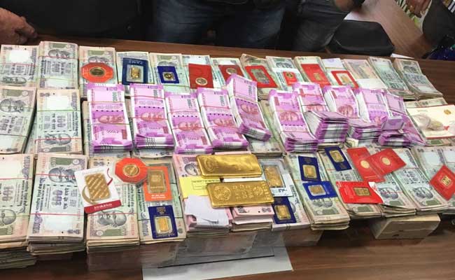 30 Lakhs Cash, 2.5 Kg Gold Seized From Tailor In Chandigarh