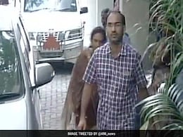 Rs 90 Crore Cash, 100 Kg Gold Found In Income Tax Raids In Chennai Rs 90 Crore Cash, 100 Kg Gold Found In Income Tax Raids In Chennai
