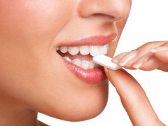 Chewing Gum: जानें च्युइंग गम चबाना कितना फायदेमंद, कितना नुकसानदायक