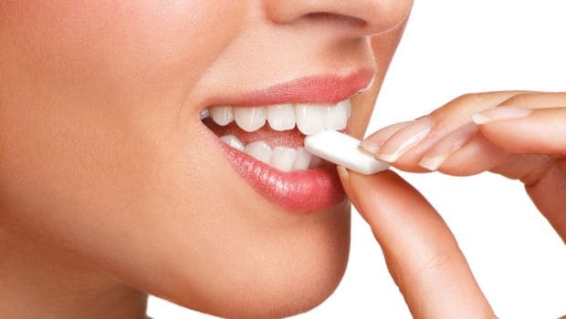 Beware! This Additive In Chewing Gum Can Cause Cancer