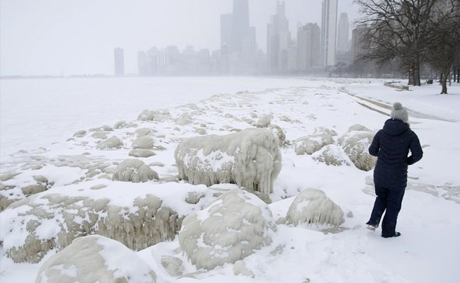 Midwest Snow Storm Grounds Hundreds Of Chicago Flights