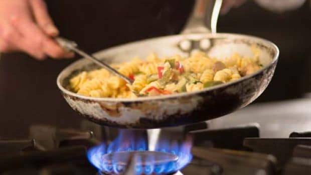 Deep Pot Vs Shallow Pan Cooking, Which One Would You Choose? - NDTV Food