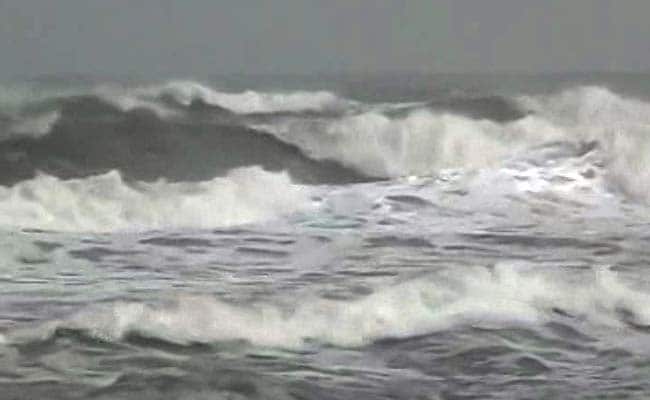 Cyclone Nada Weakens, Makes Landfall Near Tamil Nadu's Nagapattinam: 10 Points