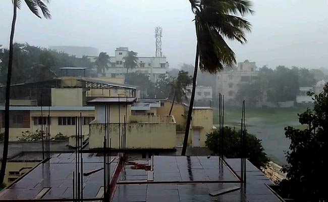 Cyclone Vardah Cripples Telephone Services In Chennai