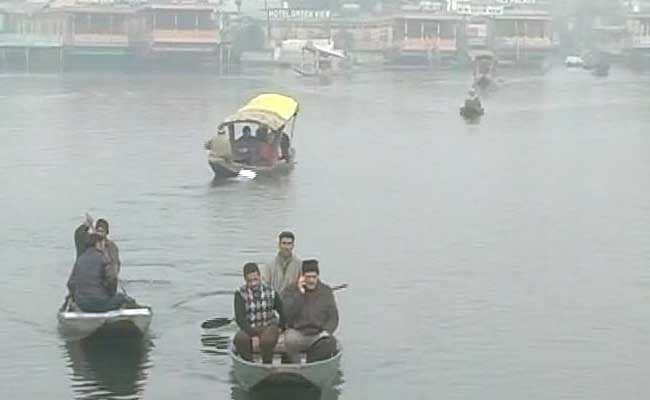 Cold Wave Grips Jammu And Kashmir; Dal Lake, Water Bodies Freeze