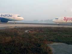 दिल्ली एयरपोर्ट पर टला हादसा, इंडिगो एयरलाइंस और स्पाइसजेट के विमान आपस में टकराने से बचे