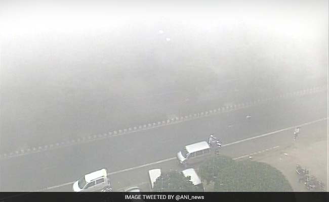 दिल्ली-एनसीआर में छाया घना कोहरा, ट्रेनों और उड़ानों पर असर