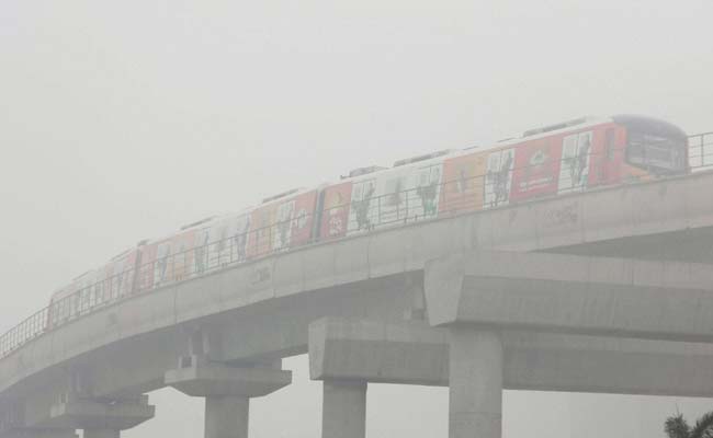 दिल्ली एनसीआर में फिर कोहरे की मार, 94 ट्रेनें और करीब 13 उड़ानों पर असर