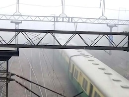 Delhi Fog: Low Visibility Delays 20 Flights, 25 Trains Delhi Fog: Low Visibility Delays 20 Flights, 25 Trains