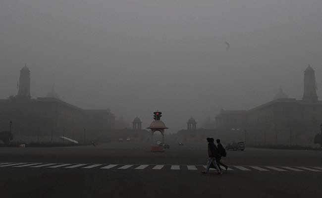 Thick Fog Blankets Delhi, Minimum Temperature Dips To 8.2 Degrees Celsius
