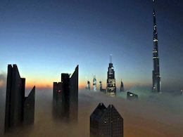 Thick Fog Shrouds Dubai Ahead Of New Year's Eve Fireworks Thick Fog Shrouds Dubai Ahead Of New Year's Eve Fireworks