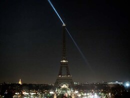 Paris Turns Off Eiffel Tower Lights In Solidarity With Egypt Paris Turns Off Eiffel Tower Lights In Solidarity With Egypt