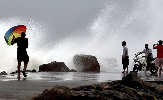 Cyclone Vardah Update: Navy On Alert, Schools Closed As Storm Nears Tamil Nadu, Andhra Pradesh