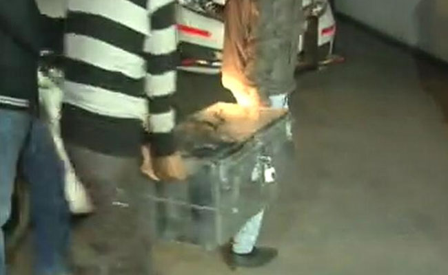 3 Large Cars Used To Remove 14 Crores In Cash From Delhi Lawyer's Home