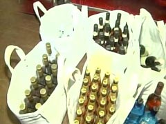 शराबबंदी वाले गुजरात में 'वीआईपी' शराब पार्टी पर पुलिस का छापा, IPL के पूर्व कमिश्नर सहित 250 गिरफ्तार