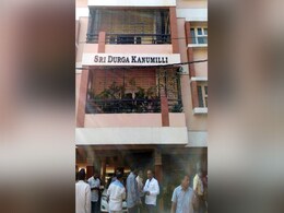 हैदराबाद : बैंक अधिकारी को उनके घर में ही मारी गोली, हमलावर ने खुद को पुलिसवाला बताया हैदराबाद : बैंक अधिकारी को उनके घर में ही मारी गोली, हमलावर ने खुद को पुलिसवाला बताया