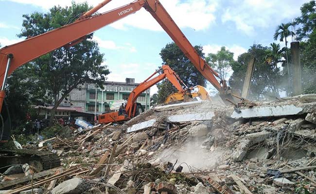 Indonesia Earthquake Kills 97, Frantic Rescue Operations Underway