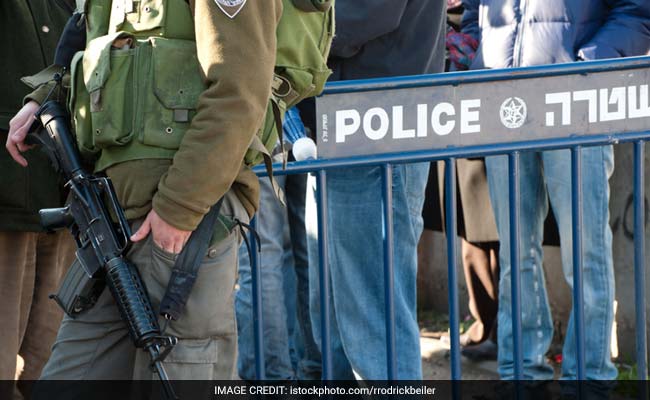Israeli Guards Shoot Knife-Wielding Palestinian Woman