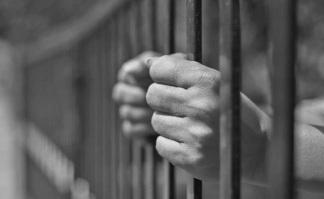 बिहार में जेलों की तलाशी के दौरान चार मोबाईल फोन और प्रतिबंधित सामग्री बरामद