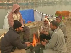 Photos: श्रीनगर और लेह में रात को इस मौसम का सबसे कम तापमान रहा, डल झील जमी
