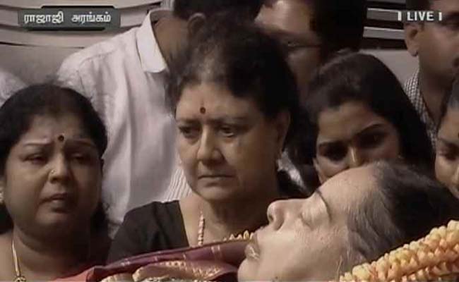 Jayalalithaa's Body At Rajaji Hall, Thousands Pay Tribute: 10 Updates