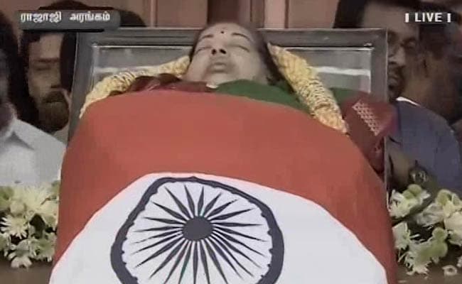 जयललिता के निधन पर केंद्र ने घोषित किया एक दिन का राजकीय शोक, आधे झुके रहेंगे ध्वज