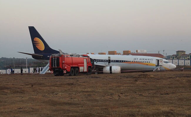 गोवा से मुंबई जाने वाला जेट एयरवेज का विमान रनवे पर फिसलकर 360 डिग्री घूमा, 15 यात्री जख्मी