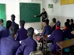 दिल्ली के विद्यालयों का घटिया प्रदर्शन छिपाने के वास्ते विद्याथी जानबूझकर रोक लिए जाते हैं: सर्वेक्षण दिल्ली के विद्यालयों का घटिया प्रदर्शन छिपाने के वास्ते विद्याथी जानबूझकर रोक लिए जाते हैं: सर्वेक्षण