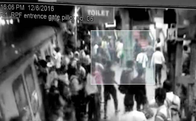 कुर्ला स्टेशन पर दिल दहला देने वाला हादसा : चेन स्नैचर की गलती, गई महिला की जान