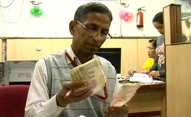 Queues, Chaos At Banks After Cash Ban Brings Former Bankers Back To Work