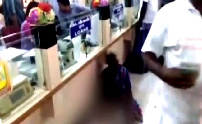 70-Year-Old Dies In Bank Queue In Tamil Nadu, No One Rushes To Help