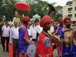 नोटबंदी के इस दौर में डेढ़ लाख में हो गई शादी, मेन्यू जानकर हैरान रह जाएंगे आप! नोटबंदी के इस दौर में डेढ़ लाख में हो गई शादी, मेन्यू जानकर हैरान रह जाएंगे आप!