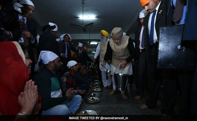 PM Modi Vists Golden Temple, Serve 'Langar'