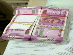 मुंबई हवाईअड्डे पर  करीब 69 लाख रुपये जब्त, छिपा कर ले जाने की कोशिश में 4 गिरफ्तार