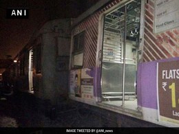 5 Coaches Of Kurla-Ambarnath Local Train Derail Near Mumbai, No Injuries Reported 5 Coaches Of Kurla-Ambarnath Local Train Derail Near Mumbai, No Injuries Reported