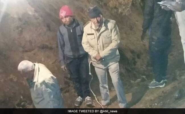 नैनीताल : निर्माण कार्य के दौरान टीले का खंड गिरने से आठ श्रमिकों की मौत नैनीताल : निर्माण कार्य के दौरान टीले का खंड गिरने से आठ श्रमिकों की मौत